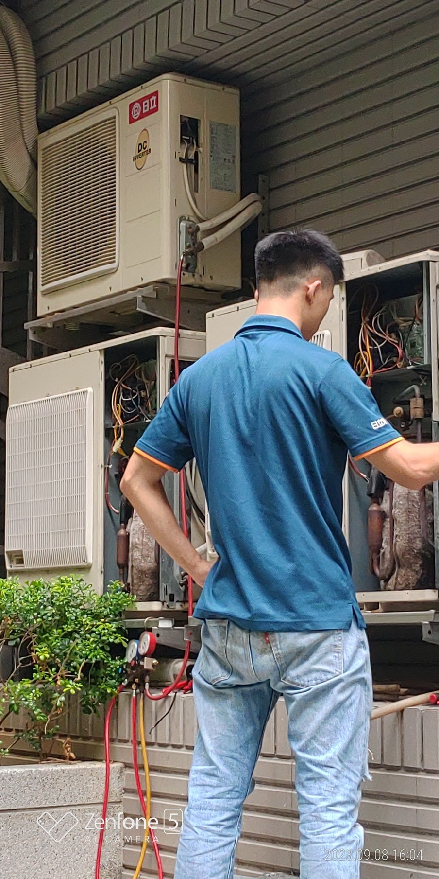 系統檢測： 檢查冷媒壓力、電流、電壓，確認冷氣機組運轉狀況。