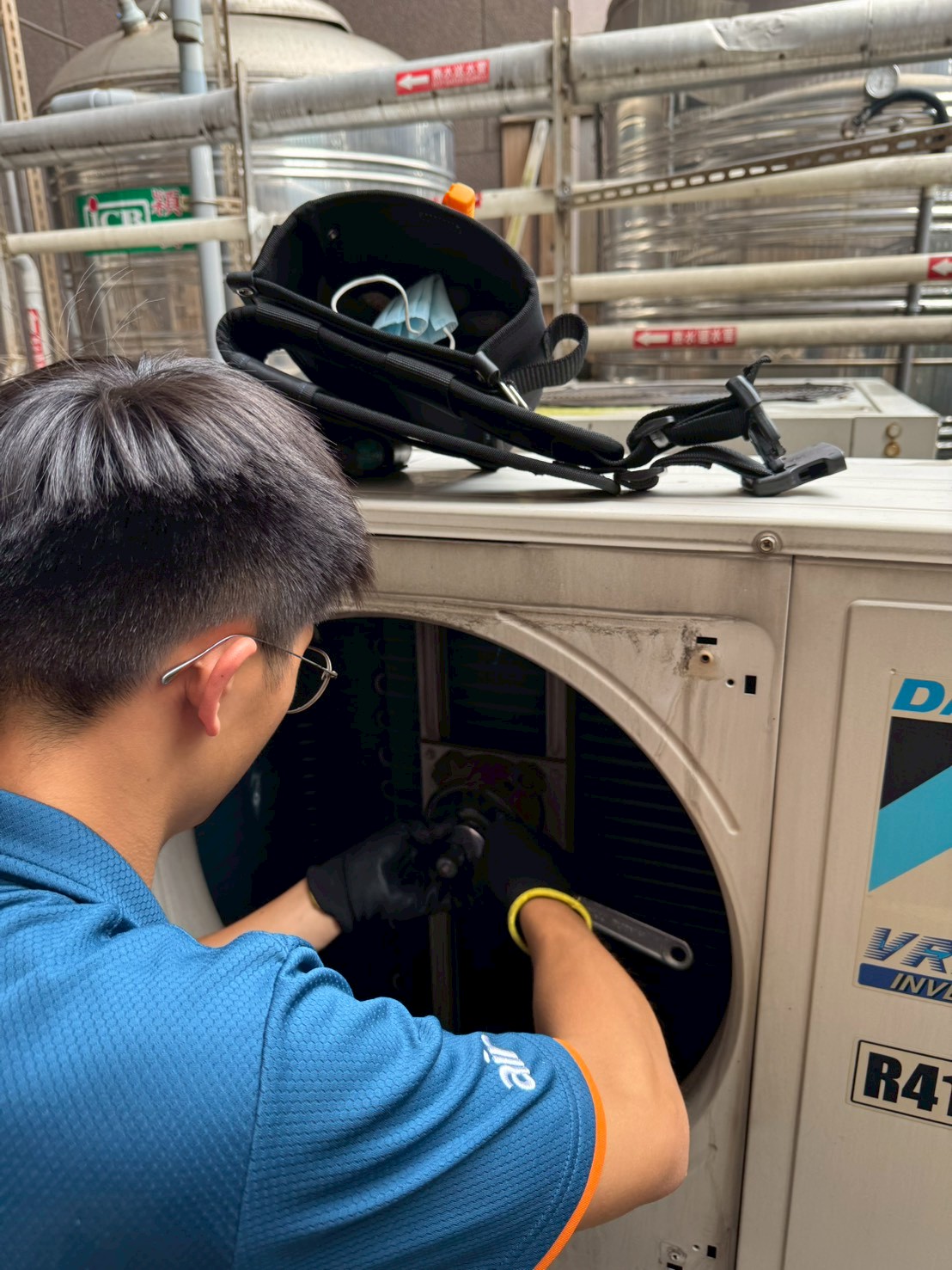 零件更換： 若無法現場維修，機器需拆回或更換主機板、馬達等部件。